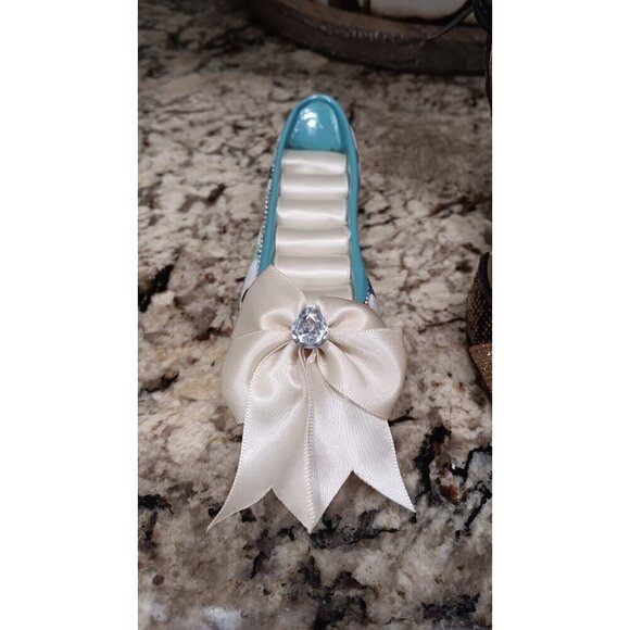 2 X Adorable Elaborate Shoe Ring Jewlery Holders. Exquisitely Crafted Accessory - Picture 4 of 16